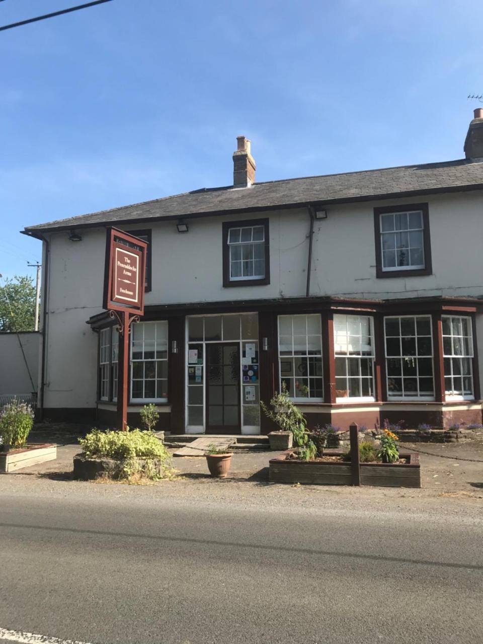 The Penruddocke Arms Bed and Breakfast Dinton  Eksteriør billede